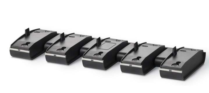 HP-85R88AA Oplaadstation voor vijf Savi-headsets met universele voeding: organiseer, laad en manage uw headsets efficiënt voor ononderbroken gebruik in drukke kantooromgeving.